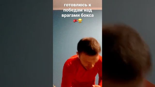 Удар снизу и тяжелая гантель. Кстати, другие типы ударов с тяжелой гантелью не получатся.