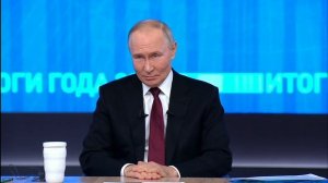 «Я стал меньше шутить и почти перестал смеяться!»: Путин рассказал, как он изменился за время СВО