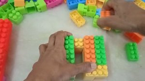 Домик с ограждением - Развивающие игры для детей! Играем в кубики лего - Увлекательная игра в Lego A