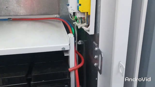 Монтаж термошкафов веревкой.