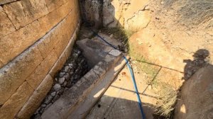 Следы продвинутого инструмента на руинах древнего театра. Кто, и как его строил?