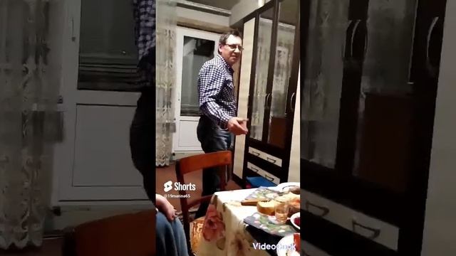 Дедушка нас развлекает 😁часть 1