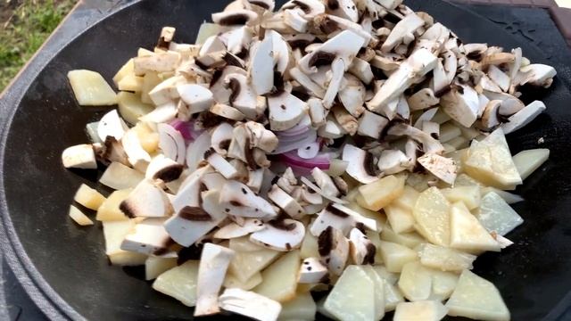 Как правильно и вкусно пожарить картошку. Жарю картошку на Садже. ENG SUB