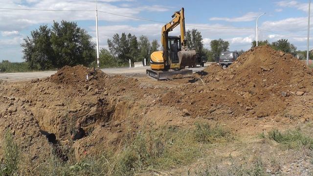 Доработка колодцев мини экскаватором. Водопровод РоАЭС. смотреть онлайн