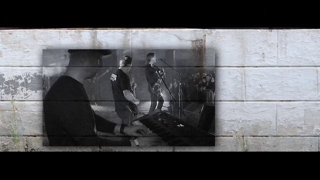 Не смеши