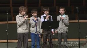 Синее небо, чайки над морем