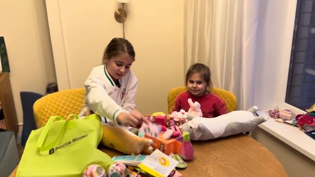 Золотое яблоко - распаковка // Полина и Оксана Каньшины #ЗолотоеЯблоко