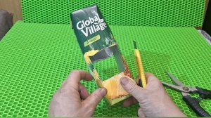 Взял литровый пакет и своими руками сделал самоделку. Удобная кормушка для птиц