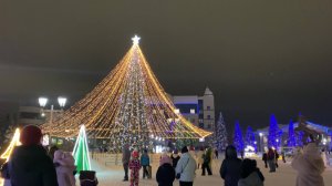 Открытие главной елки в Нурлате началось с парада снеговиков