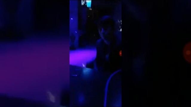 Поем в караоке,песня группы кабриолет!АРТУ БРАТ ПОКОЙСЯ С МИРОМ!