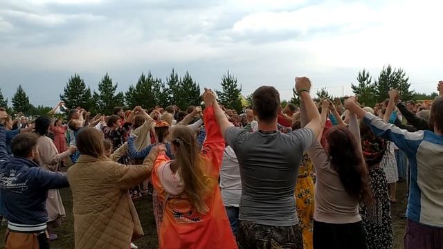 Светозар с песней Велес на фестивале Перволетье - 2023