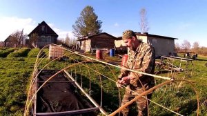 Парничок из стрейча и арматуры \\ В деревню!