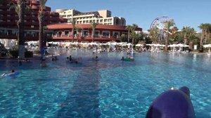 Центральный бассейн отель delphin palace deluxe