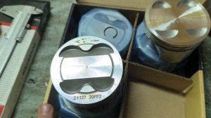 Поршни на Весту.Подготовка гбц и прокладки впускного коллектора на 2х литровый мотор.