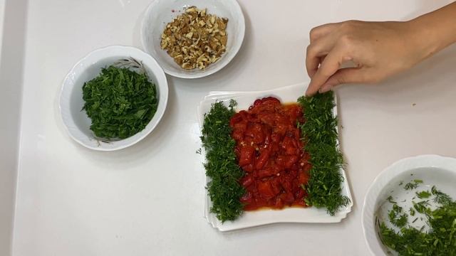EN KOLAY VE PRATİK KAHVALTILIK SALATA TARİFİ 👌🏼 Közlenmiş Biber Salatası Tarifi - Çiçekintarifleri