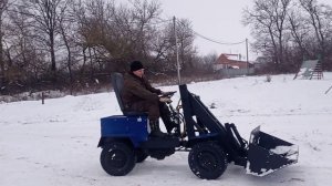 самодельный мини погрузчик (чистим снег).