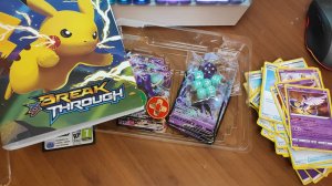 Распаковка и обзор колоды Pokemon TCG: Shadow Rider Calyrex VMAX