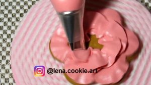 Как сделать цветы из насадки на пряниках. Пряники на 8 марта. Урок подходит для начинающих.