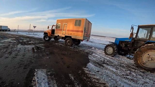 Перевозка МТЗ 1221. Трактор замерз.