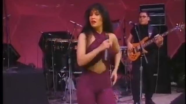 La Carcacha- Selena Live Astrodome 1995 смотреть онлайн