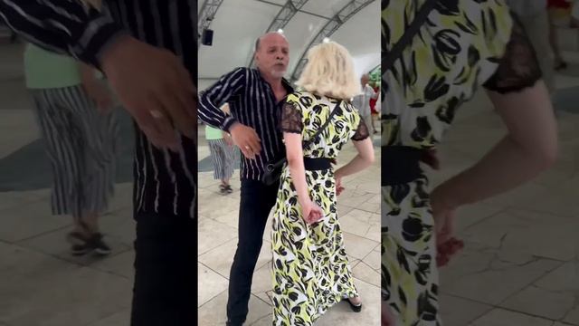 Жаркие бразильские танцы в Сокольниках #сокольники #dance #танцплощадка