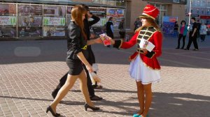 Раздача листовок. Фасад Медиа Групп. Рекламное агентство