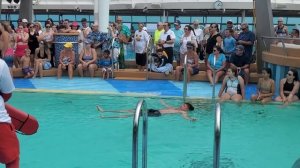 Соревнования по прыжкам в воду животом вниз