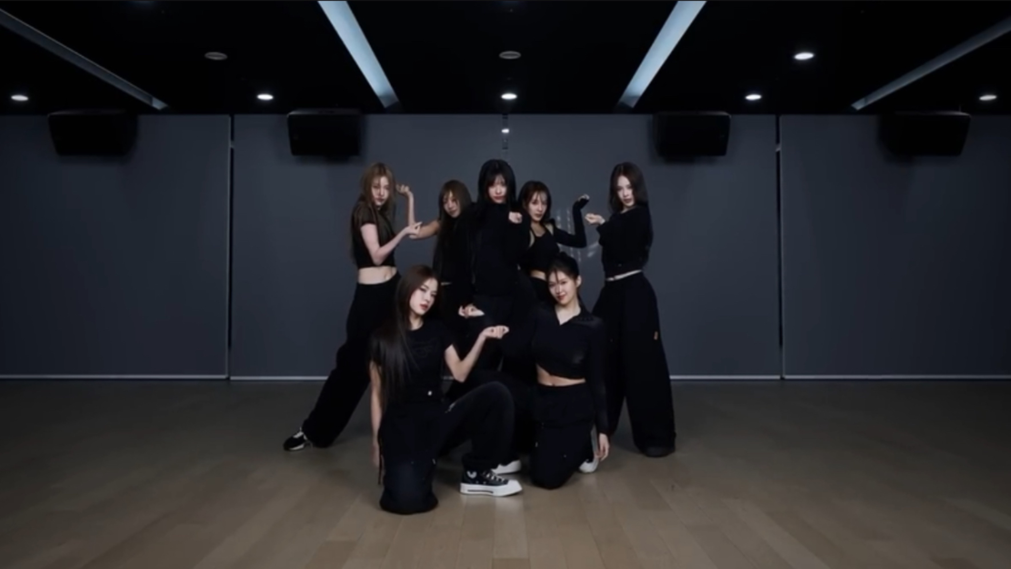 IZNA (이즈나) - 'IZNA' dance practice mirrored