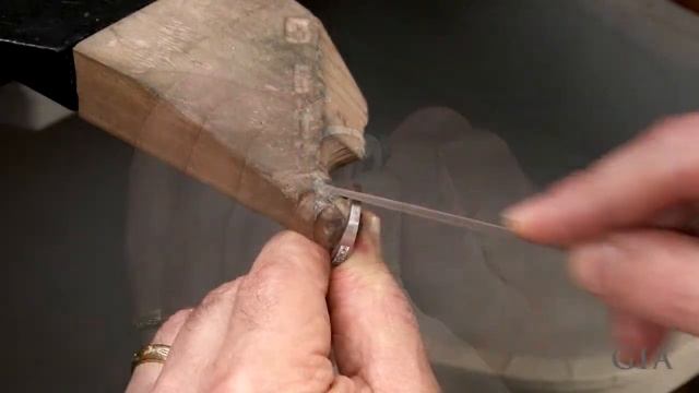 How to Size Down a Platinum Cobalt Ring with Diamonds using a Laser Welder | GIA смотреть онлайн