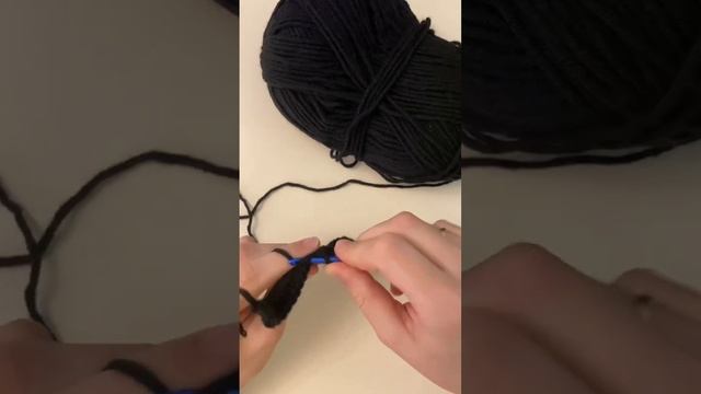 Митенки #вяжемкрючком #вяжу #crochet #изделиякрючком #shorts смотреть онлайн