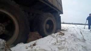 вытаскиваем гружЁный камаз на дт 75