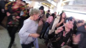 Танцуем очень бодро!!!