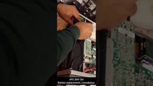 APC SRV 2KI Battery replacement / installation Smart-UPS RV 2000VA Battery