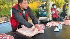 非常诚信的顾客。顾客买猪肉忘记付钱,我也忘记了。