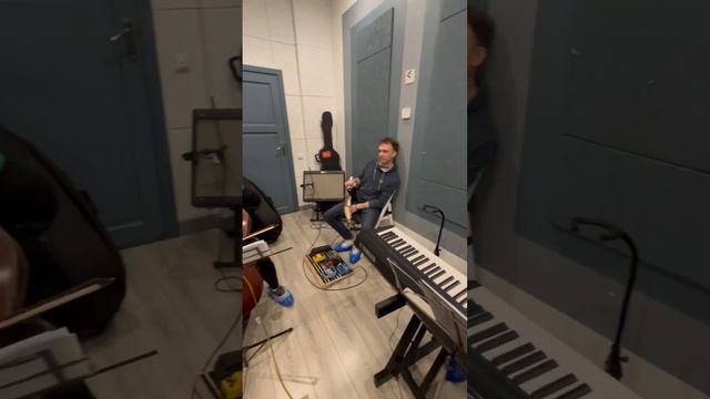 Репетиционный процесс. Узнали композицию ? смотреть онлайн