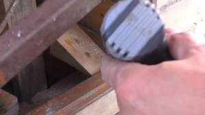 Печь в курятник - труба, дверка и первая топка