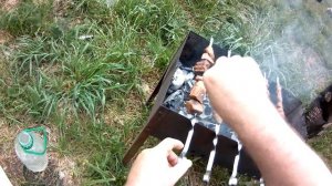 Шашлык из куриных сердечек на природе