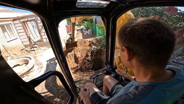 Септик, сливная яма. Мини экскаватор. смотреть онлайн