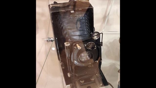 Предметы быта, техника и посуда из музея