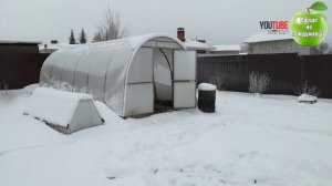Если Вы это еще не сделали со своей теплицей обязательно сделайте это зимой