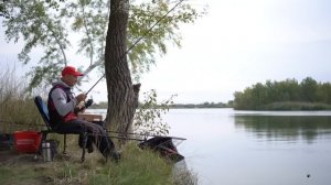 Фидер на реке. Осенняя активная рыбалка.