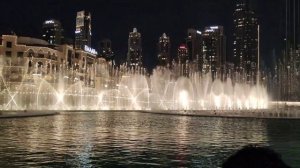 ОАЭ. 21.04.2023. Поющий фонтан у Дубай Молла и башни Бурдж-Халифа (The Dubai Fountain).