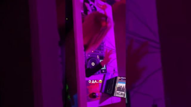 Ещё одно моё хобби — диджеинг смотреть онлайн