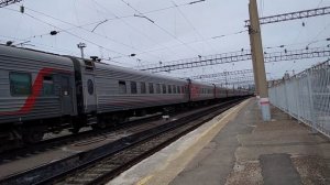 Тепловоз 2ТЭ10М-2230 с пассажирским поездом