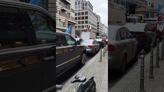 Demo Berlin Friedrichstraße #friedrichstraße #walkaround #sightseeing #demo #berlin #politik #mitte