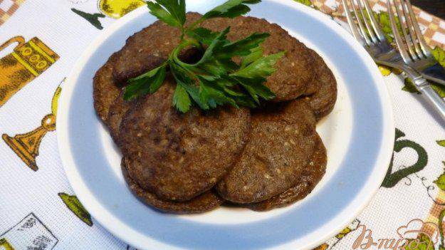 Оладьи из куриной печени с семечками и кунжутом
