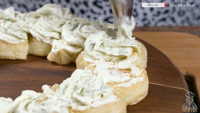 Easy Christmans Appetizer - Snack Wreath