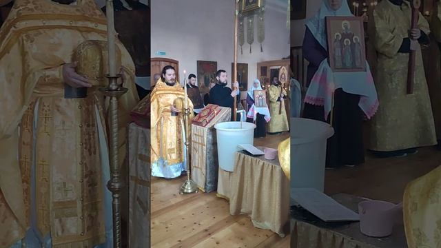 Водосвятие на праздник Знамения Божией матери.
