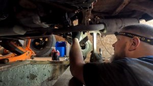 замена задней подвески пежо 4007 он же аутлендер митцубиси.