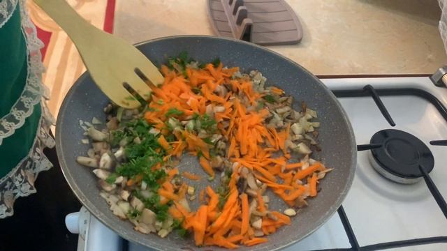Пончики с секретом,суп народов Азии,рулетики куриные